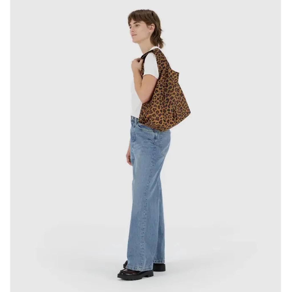 Standard Baggu in Leopard print, on model's shoulder.