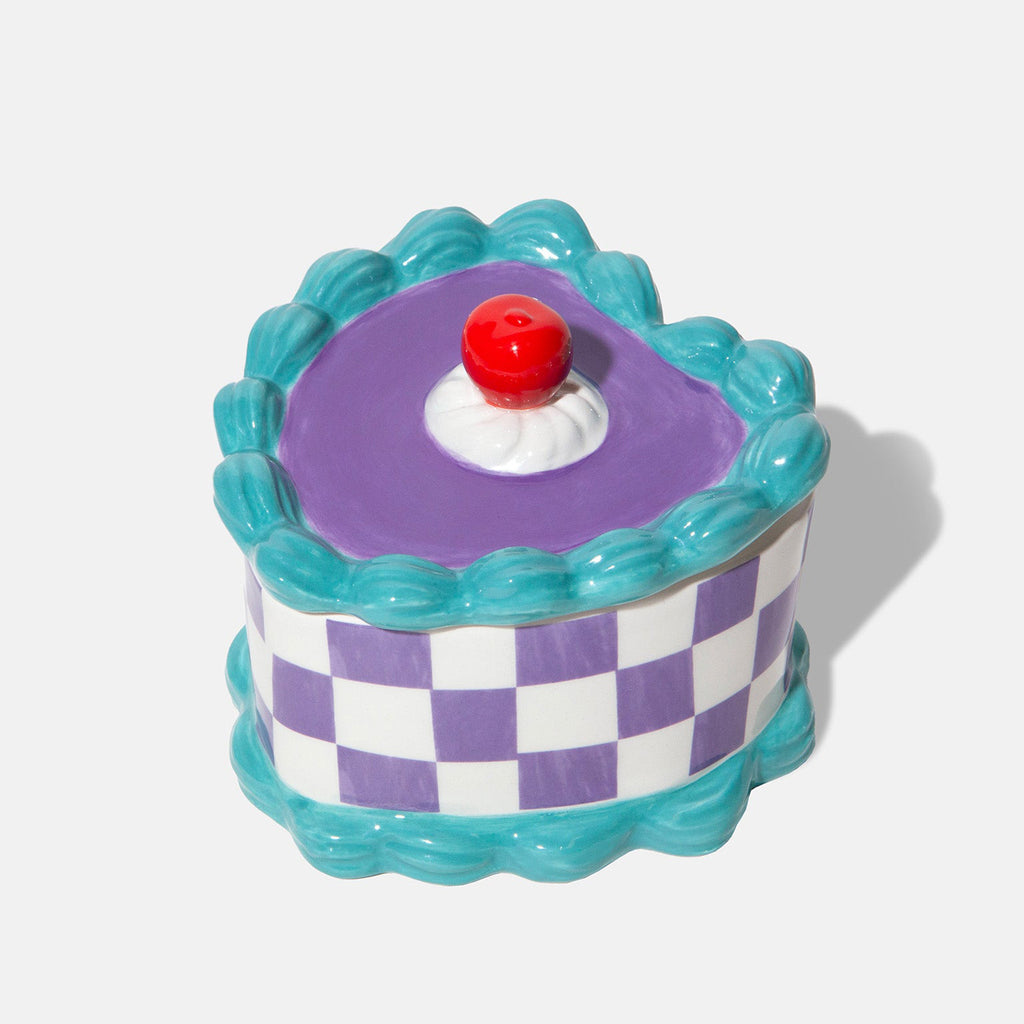 doiy sweetie heart cake shaped ceramic storage box, front angle view.