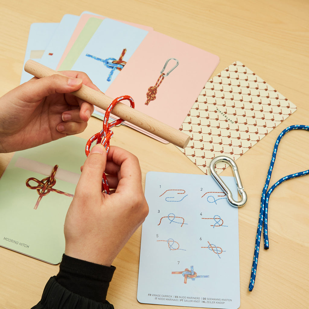 Kikkerland Knot Game in action.