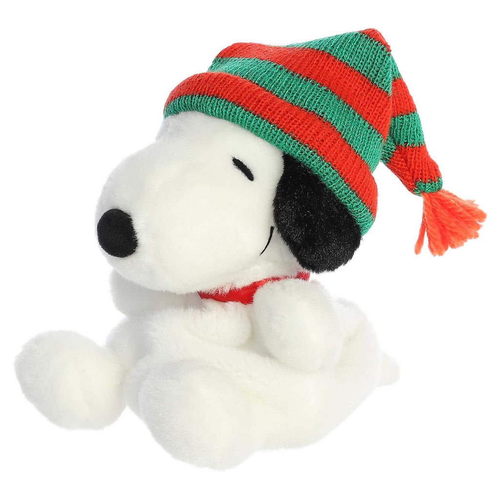 Palm Pals Snoopy Beanie plush toy, front angle view.