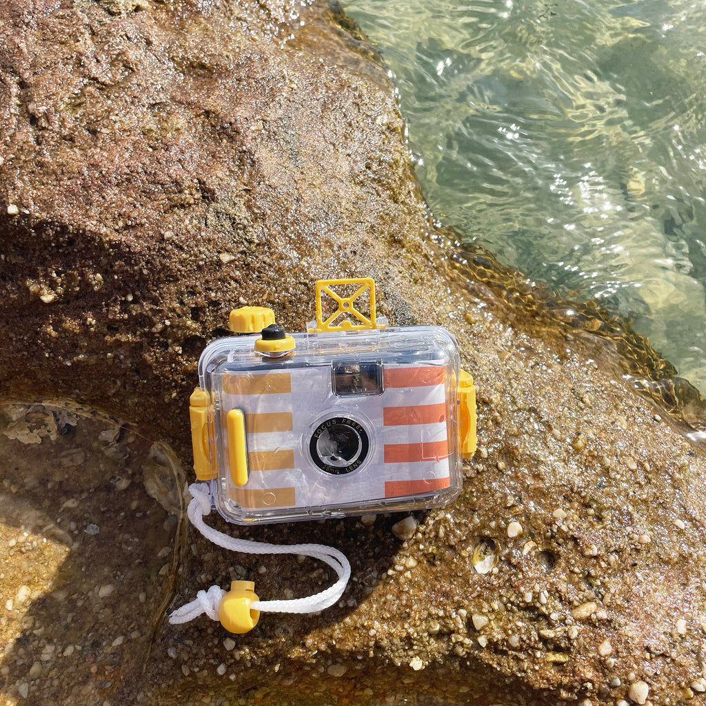 Sunnylife Rio Sun 35mm waterproof underwater camera, in shallow water.