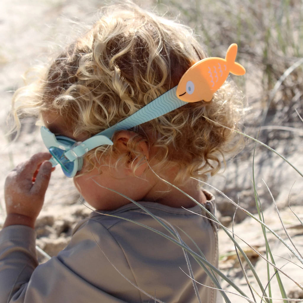Sunnylife Finn the Fish kids aqua blue swimming goggles, on child.