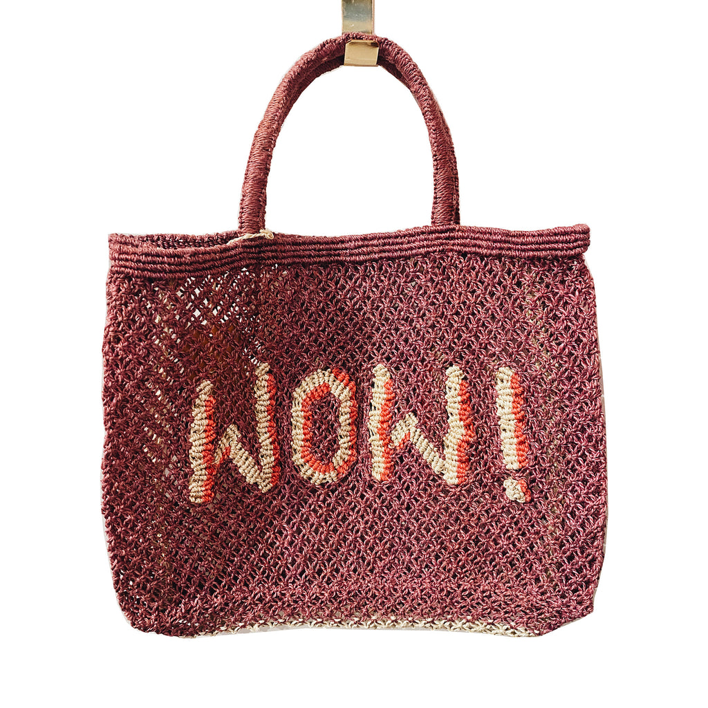 The Jacksons small jute mesh summer tote bag in orchid pink with "Wow!" in natural tan letters with a hot pink shadow.