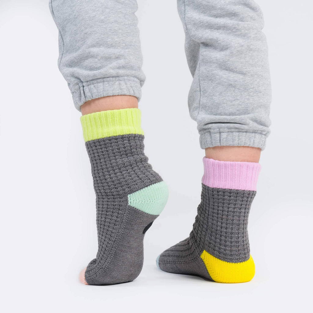 Verloop Spot Gray Waffle Knit Soft Acrylic House Socks, shown being worn by model.