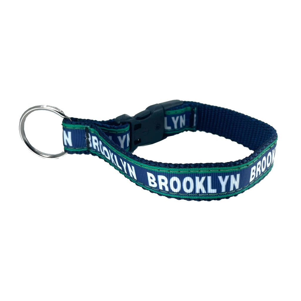 Yellow Snow Dog Gear Brooklyn Clip Key Ring in Navy.